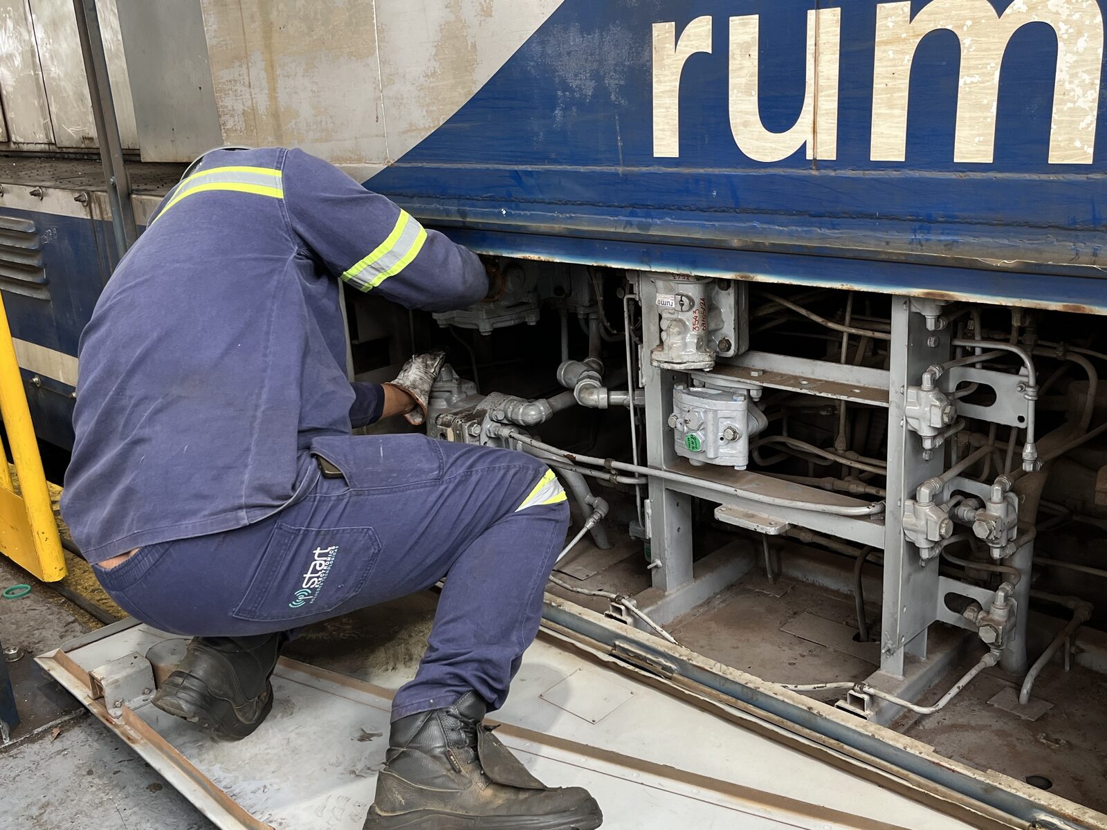 Equipe técnica Start tec alocada em ferrovia